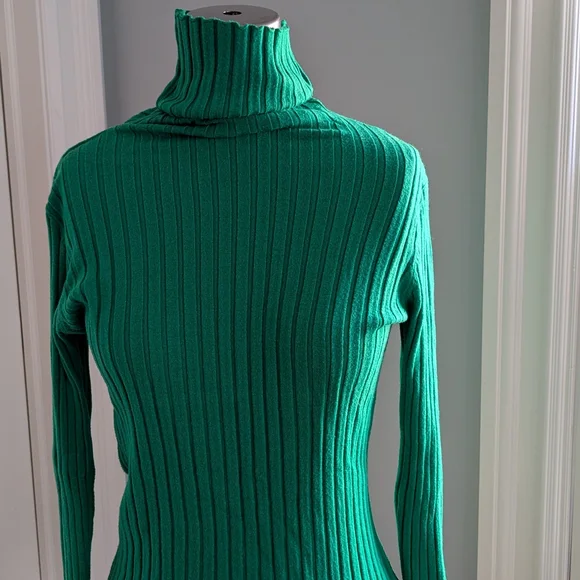 Green Ribbed Turtleneck Sweater - Picture 3 of 4